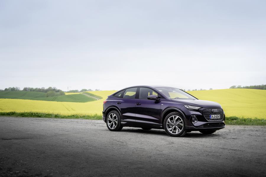  Audi Q4 Sportback 40 e-tron S line 2021 года  (WW) (фото 10 из 23)